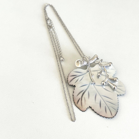 925 Sterling Silver Large Mother Of Pearl Leaf Reversible Pendant Necklace - Picture 2 of 13